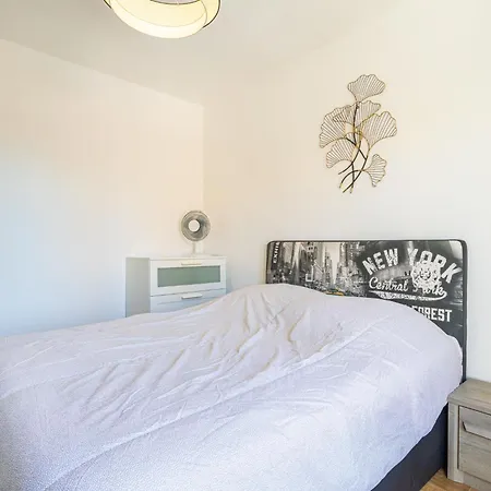 Lejlighed Marius Bondil By Interhome Le Brusc